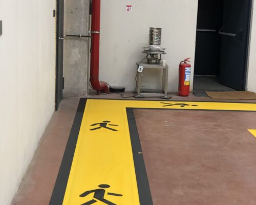 fabrika yol Çizgileri - Fabrika adam fuguru yol cizgileri fabrika yolcizgileri 19 scaled 500x400 - Galeri