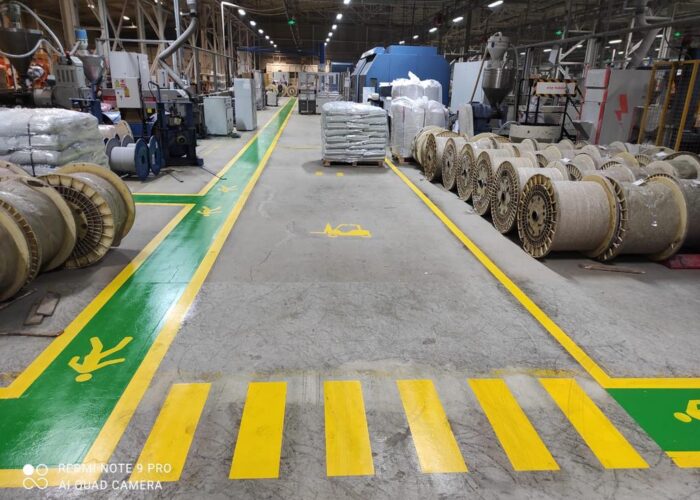 - Fabrika Zemin Cizgi Uygulamasi fabrika zemin uygulama fabrika cizgisi fabrika yol cizgi trafik yol cizgi erbfabrikayolcizgi 6 700x500 - Tüm Hizmetler