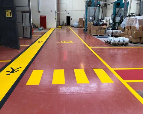 fabrika yol Çizgileri - erbfabrikayolcizgisi forklift yolu cizgileri yaya yolu cizgisi yaya gecidi cizgisi acil cikis yolu cizgileri stok alani cizgileri yaya giremez cizgileri palet stok alani cizgileri depo 1 1 500x400 - Galeri