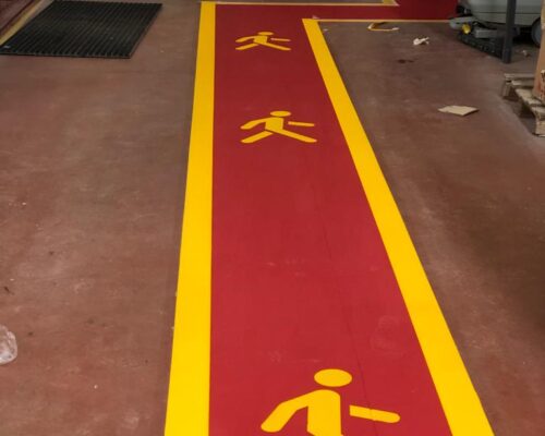 fabrika yol Çizgileri - erbfabrikayolcizgisi forklift yolu cizgileri yaya yolu cizgisi yaya gecidi cizgisi acil cikis yolu cizgileri stok alani cizgileri yaya giremez cizgileri palet stok alani cizgileri depo 1 500x400 - Galeri