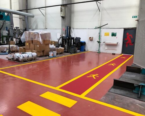 fabrika yol Çizgileri - erbfabrikayolcizgisi forklift yolu cizgileri yaya yolu cizgisi yaya gecidi cizgisi acil cikis yolu cizgileri stok alani cizgileri yaya giremez cizgileri palet stok alani cizgileri depo 3 1 500x400 - Galeri