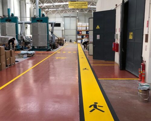 fabrika yol Çizgileri - erbfabrikayolcizgisi forklift yolu cizgileri yaya yolu cizgisi yaya gecidi cizgisi acil cikis yolu cizgileri stok alani cizgileri yaya giremez cizgileri palet stok alani cizgileri depo 6 500x400 - Galeri