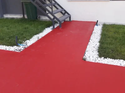 Bahçe zemin boyama ve dekoratif beton uygulamaları ile bahçenizde estetik ve dayanıklılık! TSE standartlarına uygun, uzun ömürlü ve 2026 model çözümler için ERB Trafik 1 numara yanınızda.